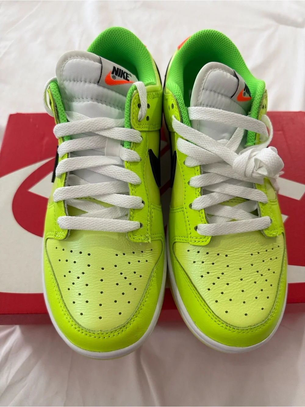 Nike dunk low SE volt sneakers fluorescent green